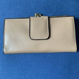 Buxton leather wallet